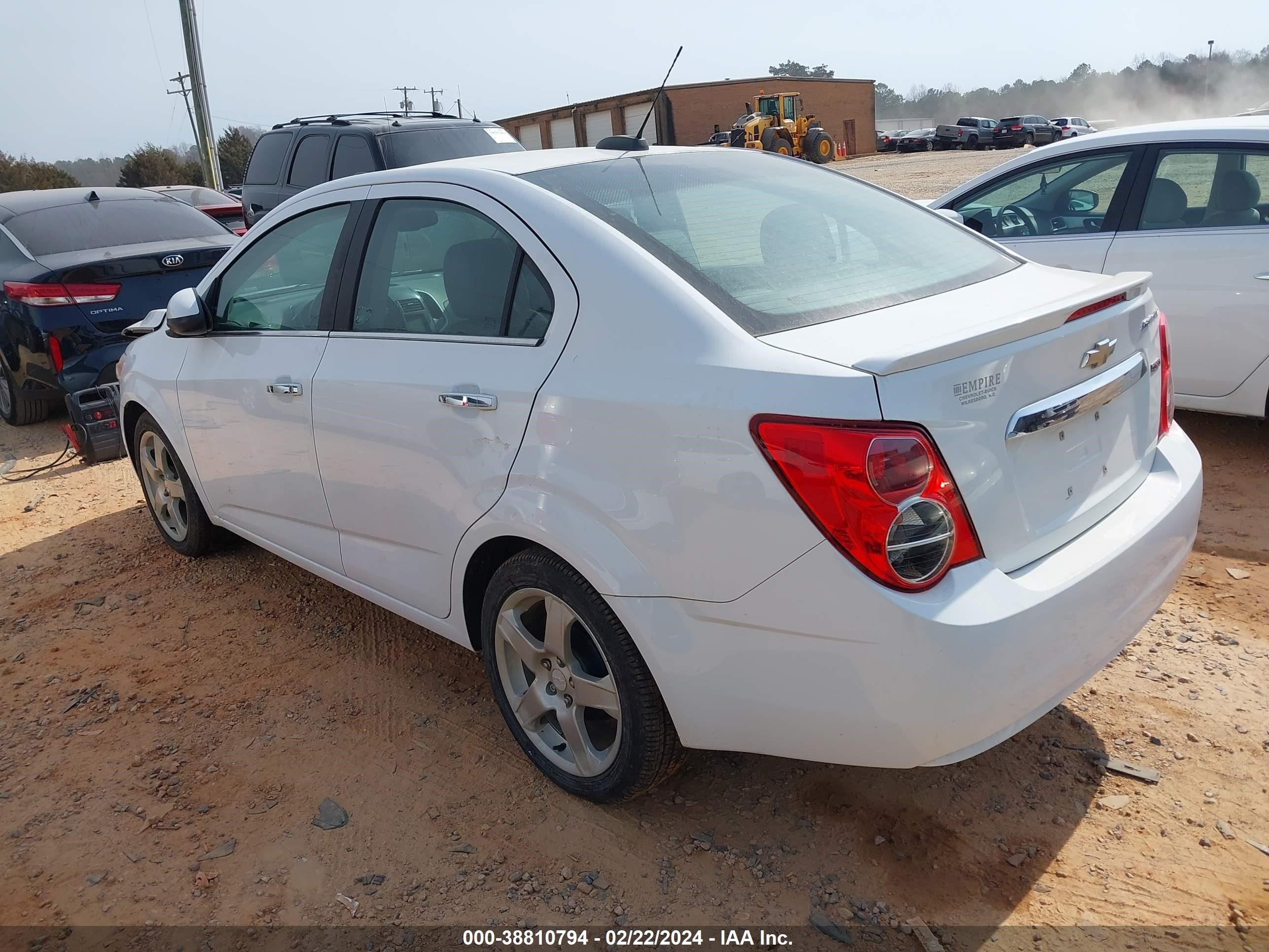 Photo 2 VIN: 1G1JE5SB6F4120462 - CHEVROLET SONIC 