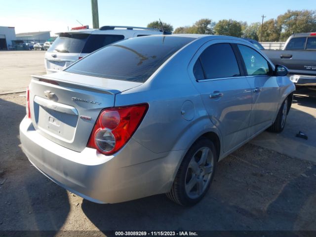 Photo 3 VIN: 1G1JE5SB9E4203110 - CHEVROLET SONIC 