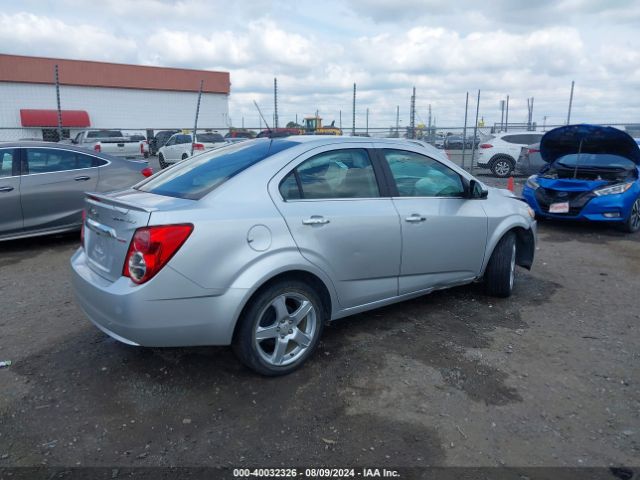 Photo 3 VIN: 1G1JE5SB9F4204789 - CHEVROLET SONIC 