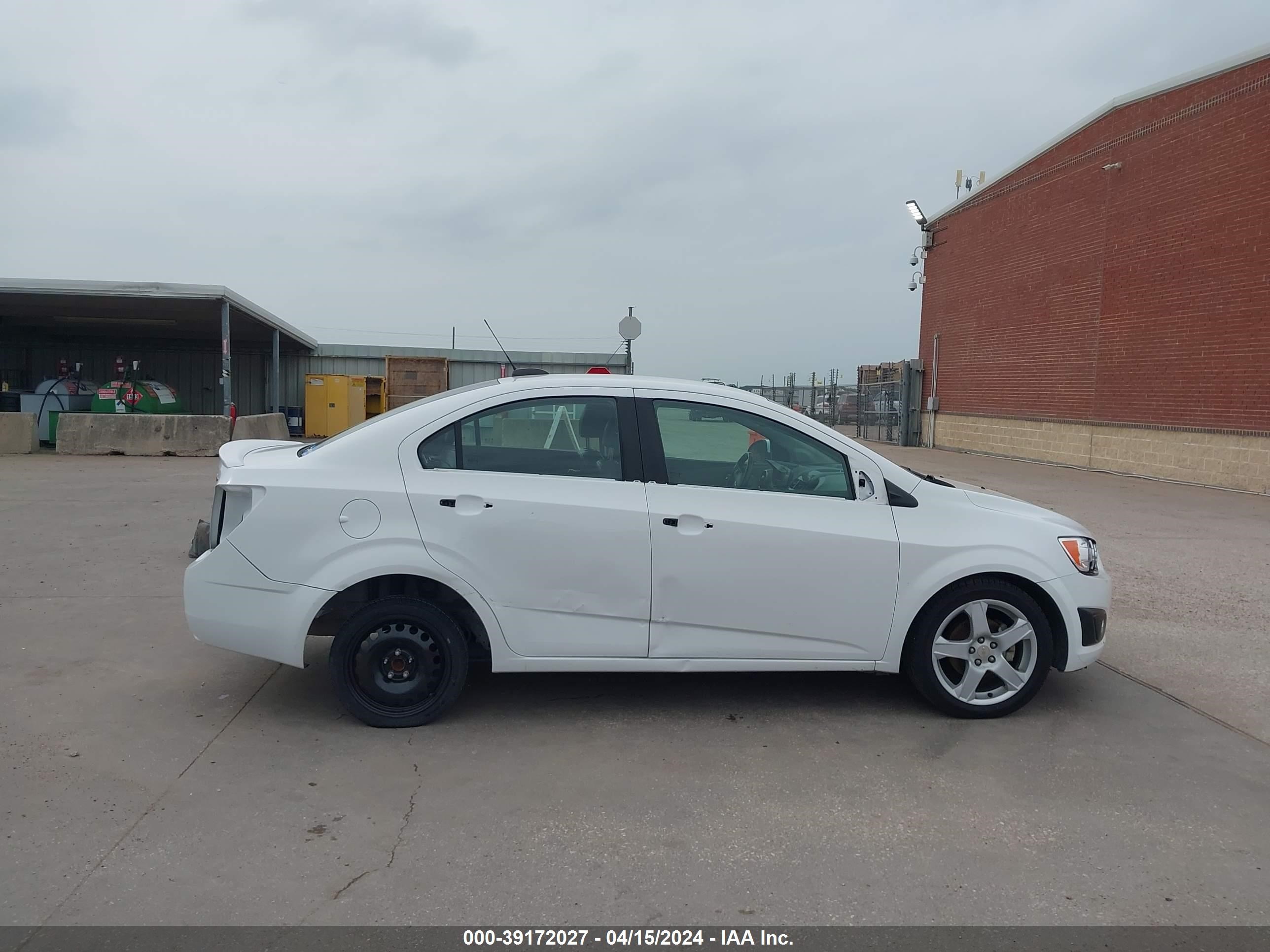 Photo 12 VIN: 1G1JE5SBXG4137184 - CHEVROLET SONIC 