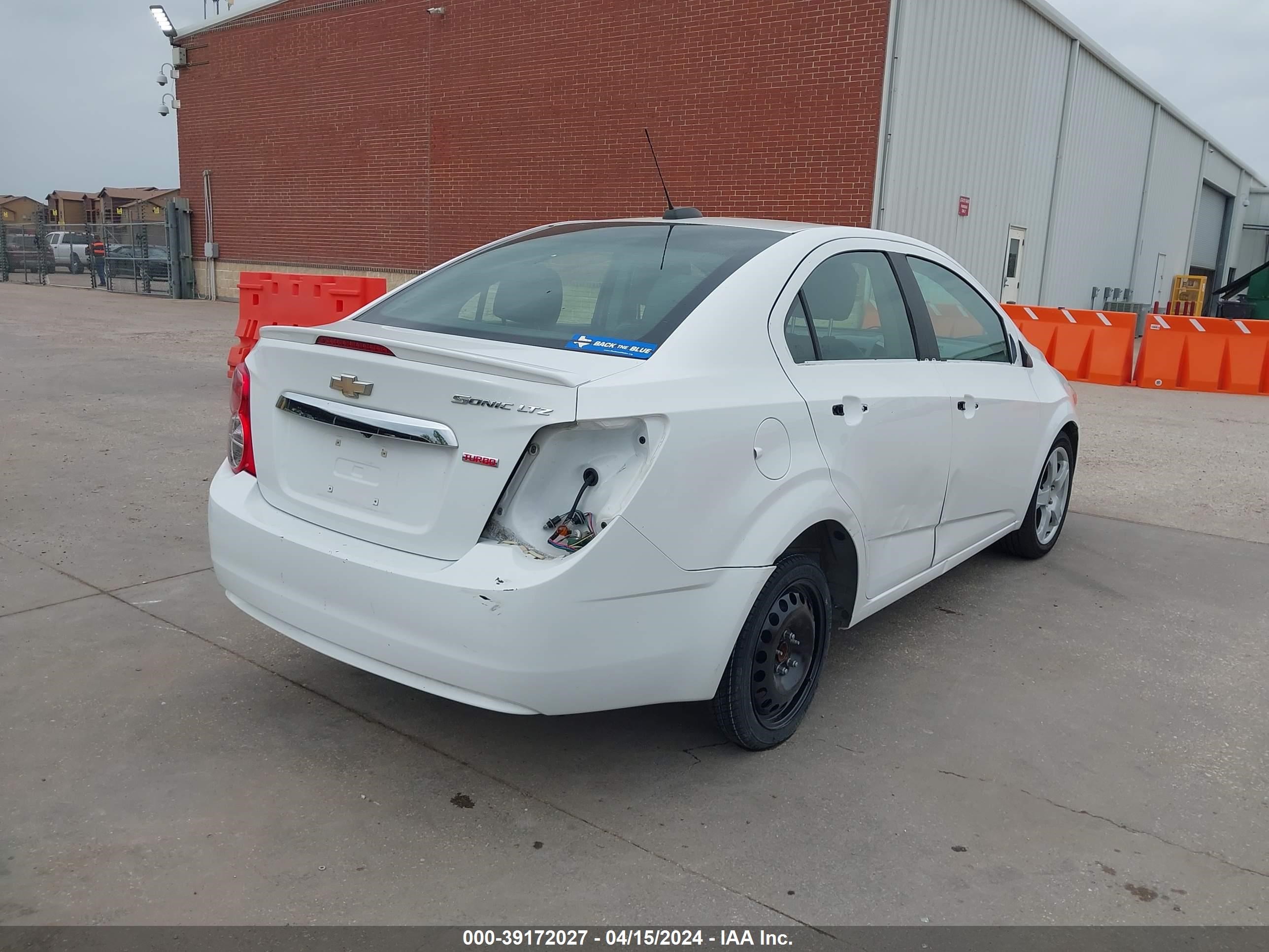 Photo 3 VIN: 1G1JE5SBXG4137184 - CHEVROLET SONIC 