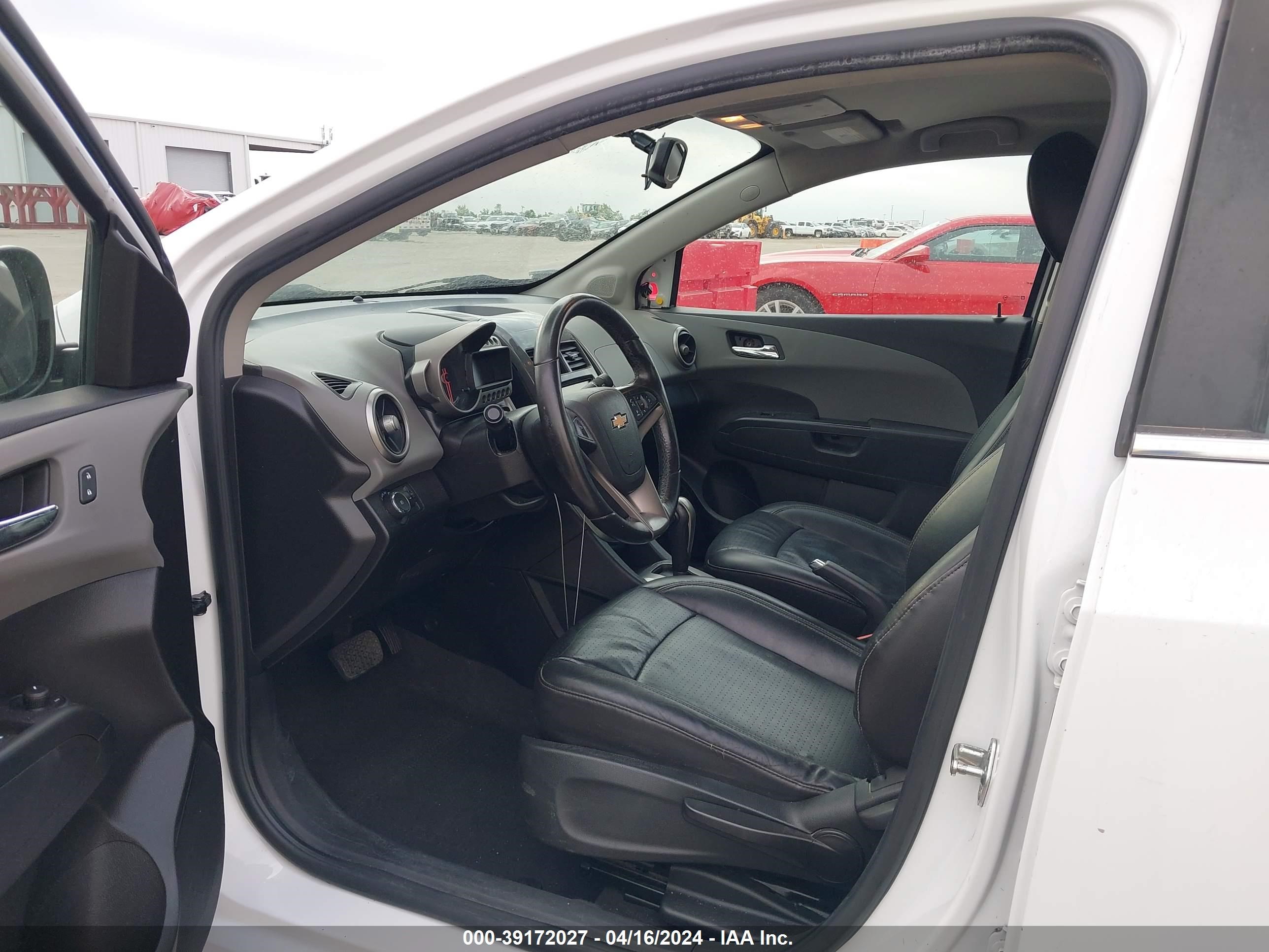 Photo 4 VIN: 1G1JE5SBXG4137184 - CHEVROLET SONIC 