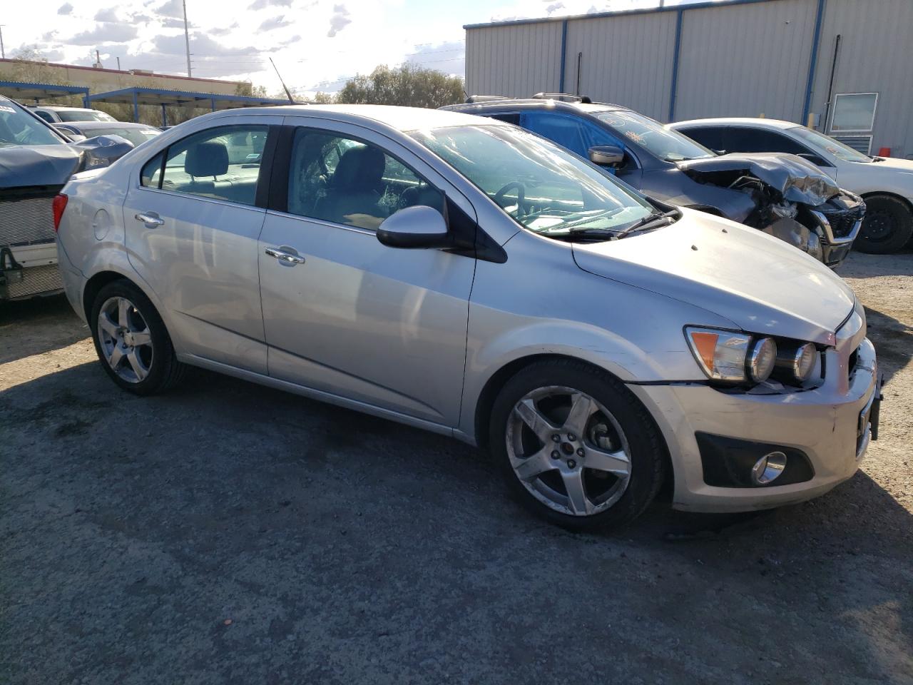 Photo 3 VIN: 1G1JE5SGXD4107822 - CHEVROLET SONIC 