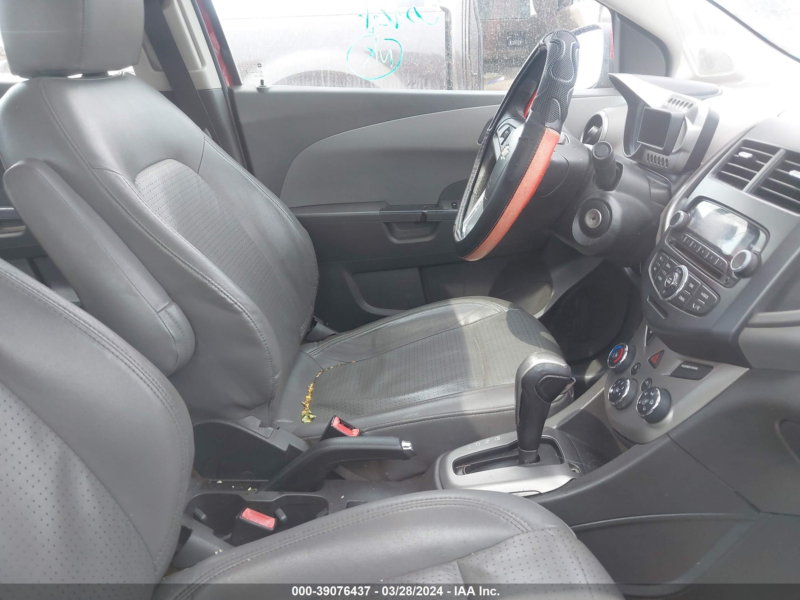 Photo 4 VIN: 1G1JE5SH5C4215787 - CHEVROLET SONIC 