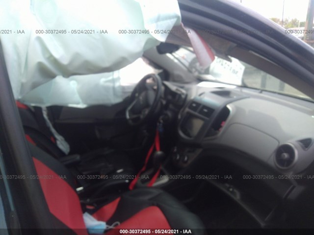 Photo 4 VIN: 1G1JE5SH6D4124514 - CHEVROLET SONIC 