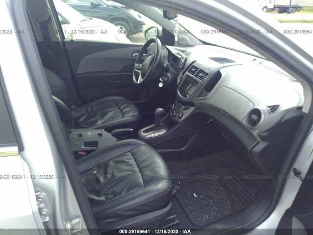 Photo 4 VIN: 1G1JE5SHXD4174087 - CHEVROLET SONIC 