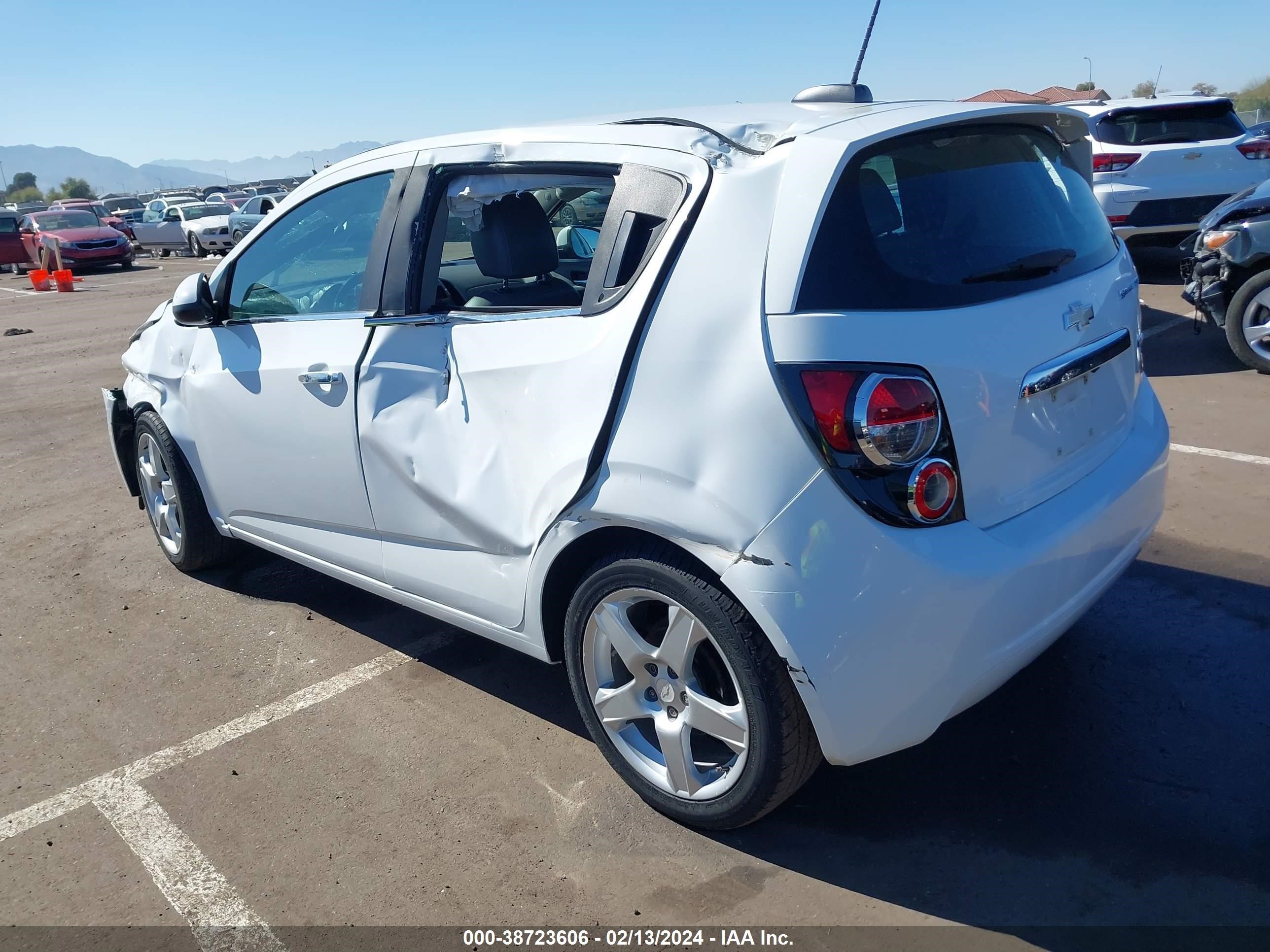 Photo 2 VIN: 1G1JE6583G4144547 - CHEVROLET SONIC 