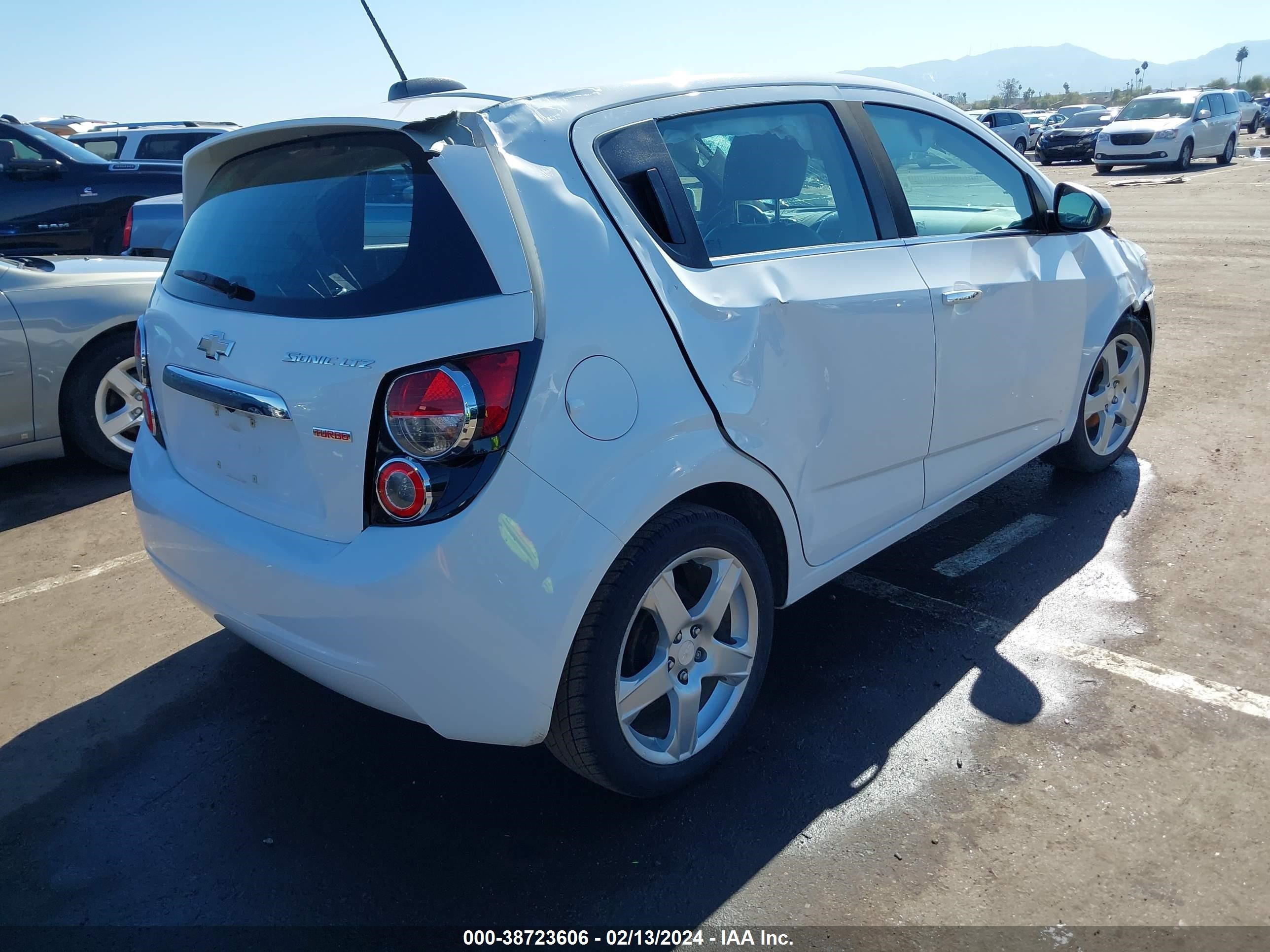 Photo 3 VIN: 1G1JE6583G4144547 - CHEVROLET SONIC 