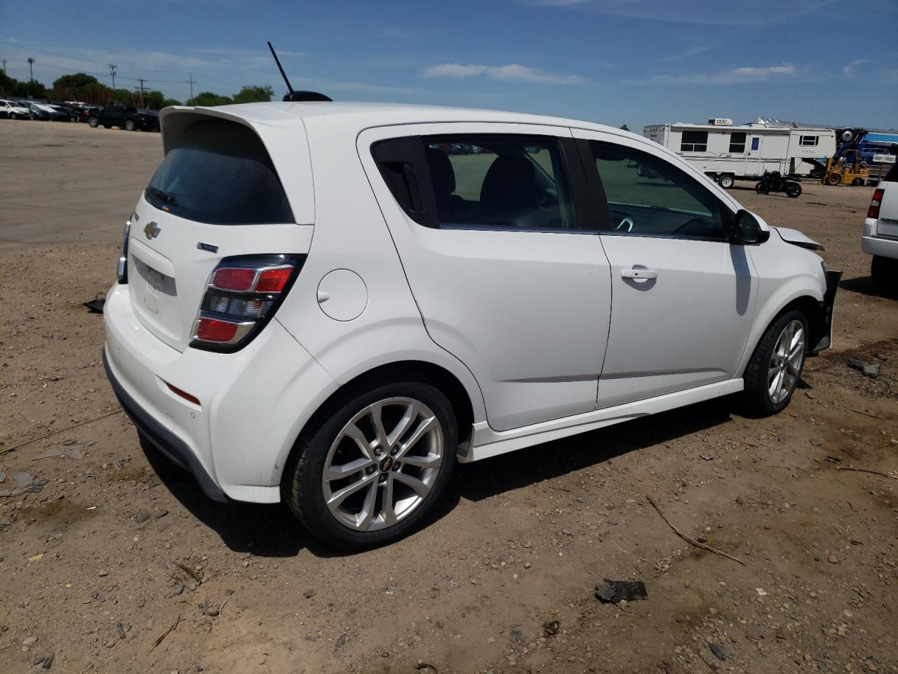 Photo 2 VIN: 1G1JE6SB1H4169190 - CHEVROLET SONIC 