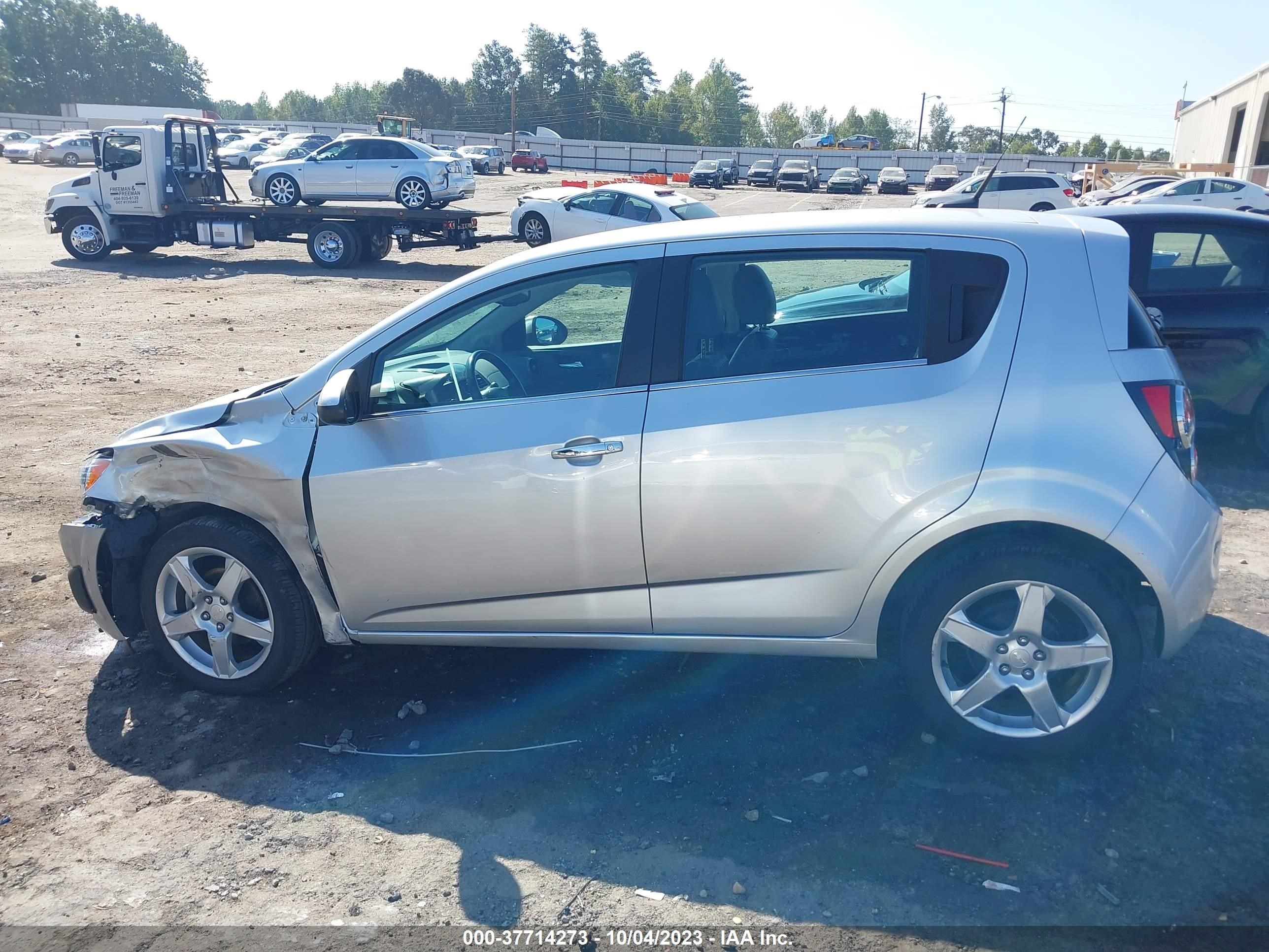 Photo 13 VIN: 1G1JE6SB2E4228971 - CHEVROLET SONIC 