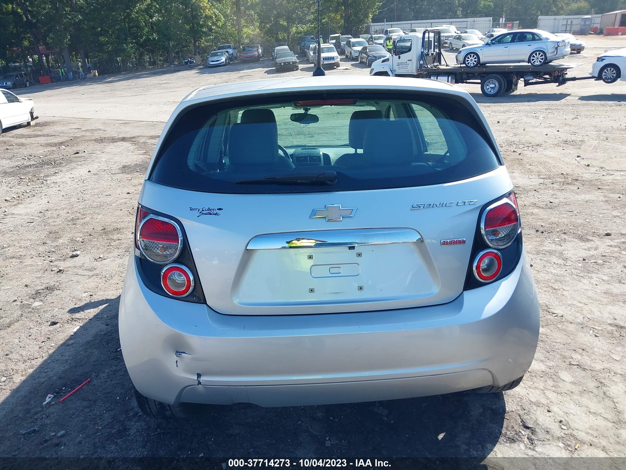 Photo 15 VIN: 1G1JE6SB2E4228971 - CHEVROLET SONIC 