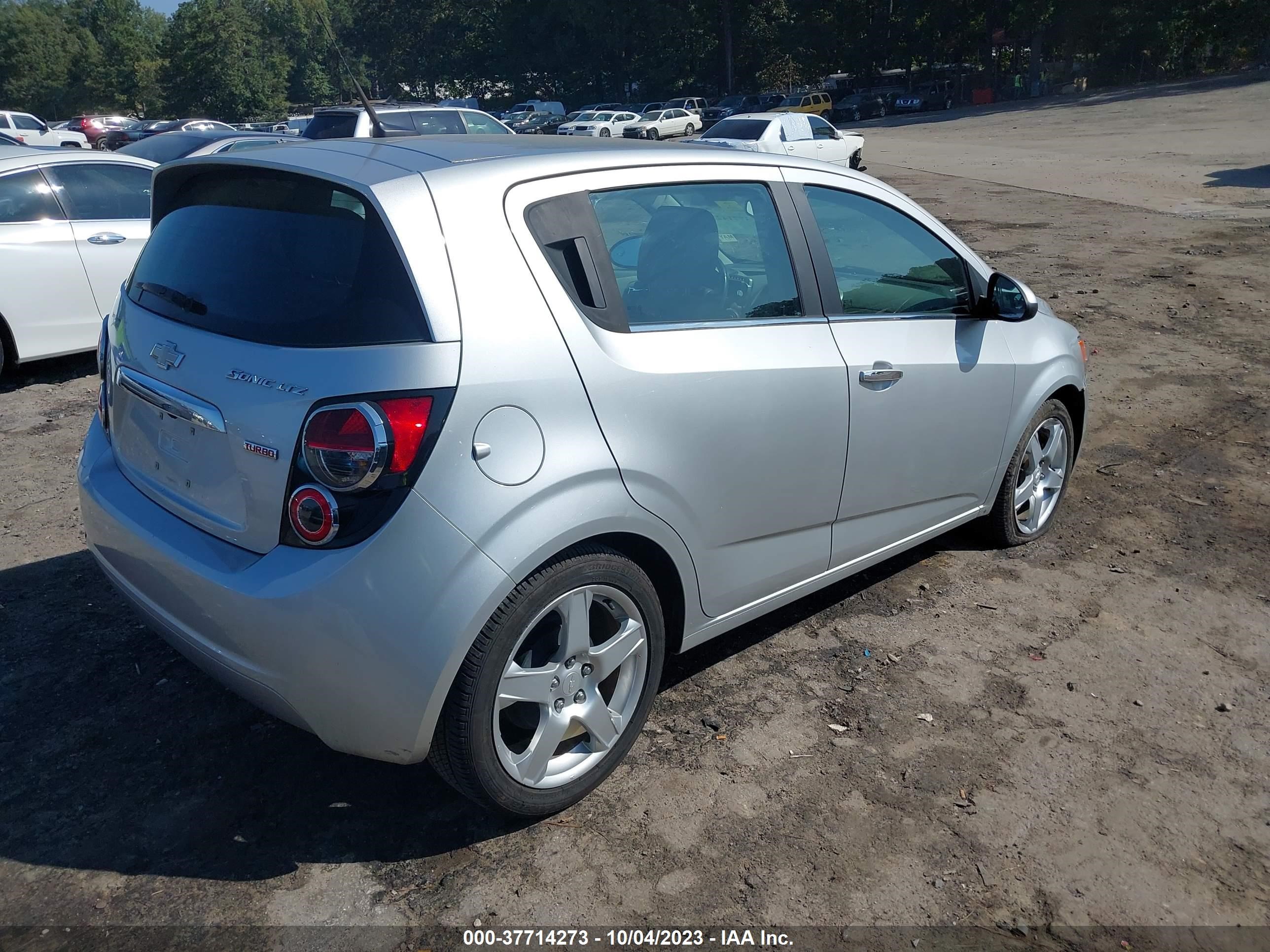 Photo 3 VIN: 1G1JE6SB2E4228971 - CHEVROLET SONIC 