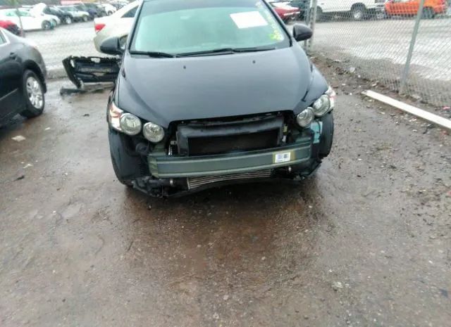 Photo 5 VIN: 1G1JE6SB2F4208205 - CHEVROLET SONIC 