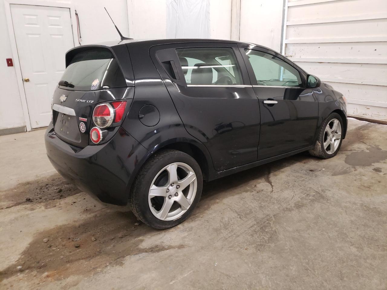 Photo 2 VIN: 1G1JE6SB3E4139037 - CHEVROLET SONIC 