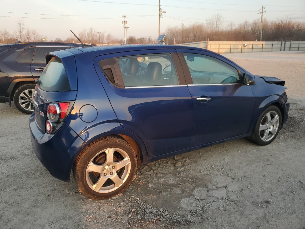 Photo 2 VIN: 1G1JE6SB3E4182972 - CHEVROLET SONIC 