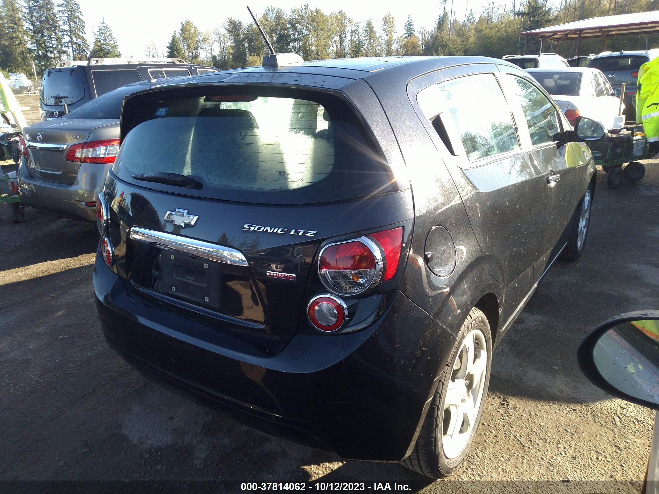 Photo 3 VIN: 1G1JE6SB3F4188823 - CHEVROLET SONIC 