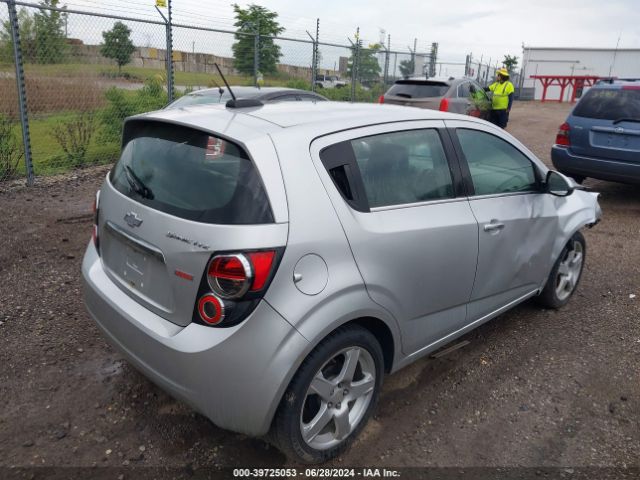 Photo 3 VIN: 1G1JE6SB4F4121034 - CHEVROLET SONIC 