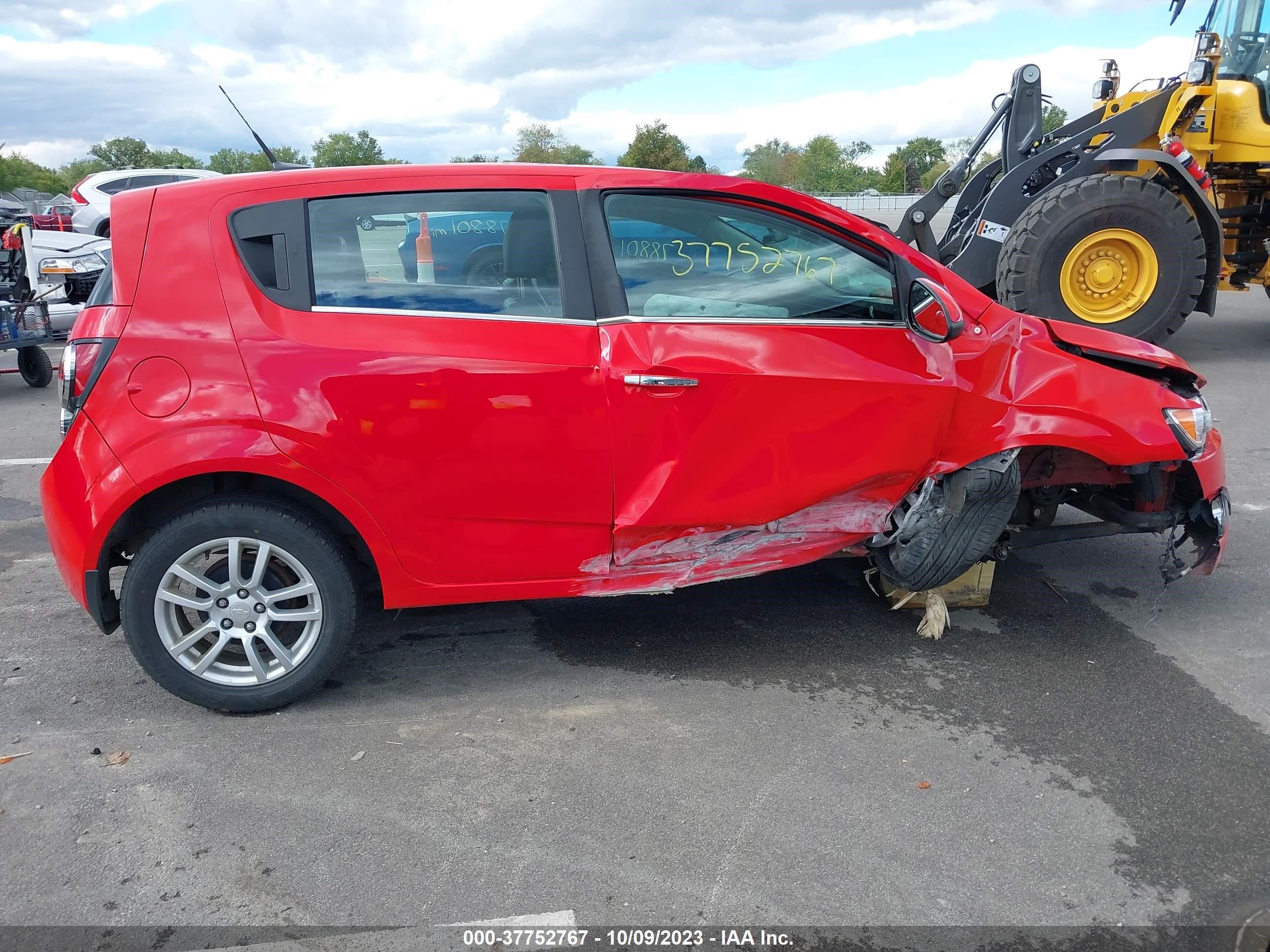 Photo 13 VIN: 1G1JE6SB5E4134406 - CHEVROLET SONIC 