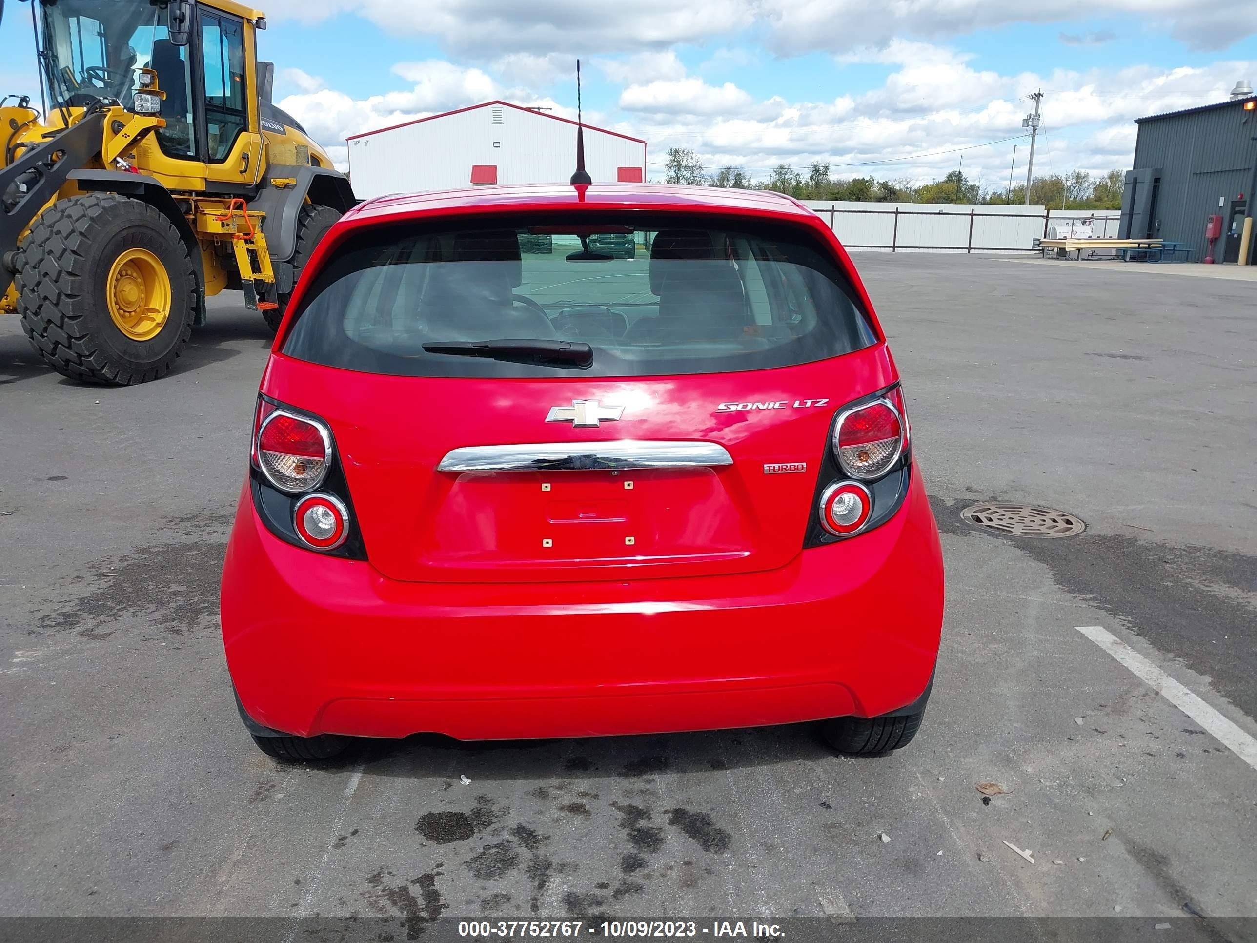 Photo 16 VIN: 1G1JE6SB5E4134406 - CHEVROLET SONIC 