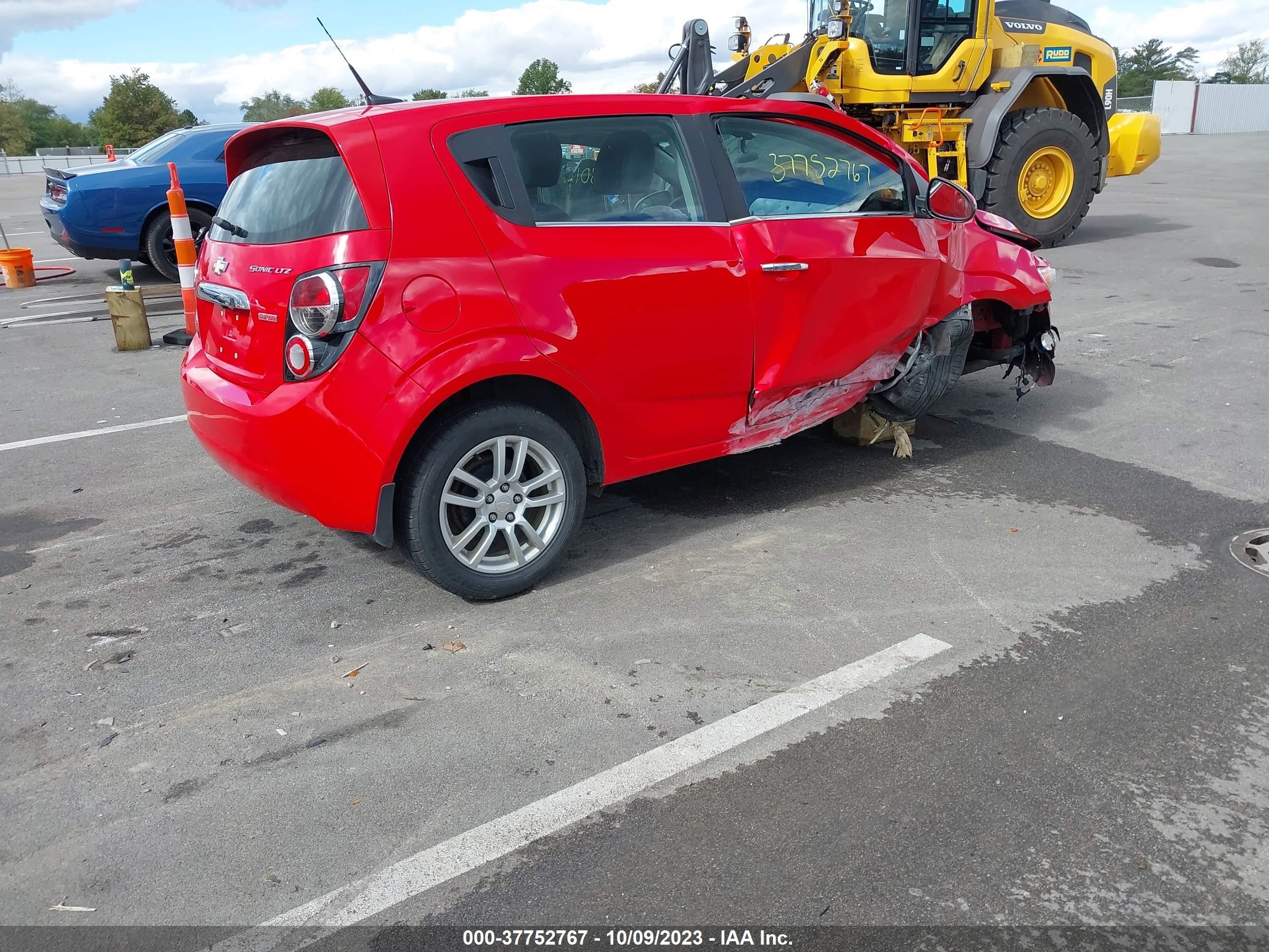 Photo 3 VIN: 1G1JE6SB5E4134406 - CHEVROLET SONIC 