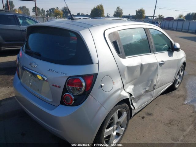 Photo 3 VIN: 1G1JE6SB6E4221425 - CHEVROLET SONIC 