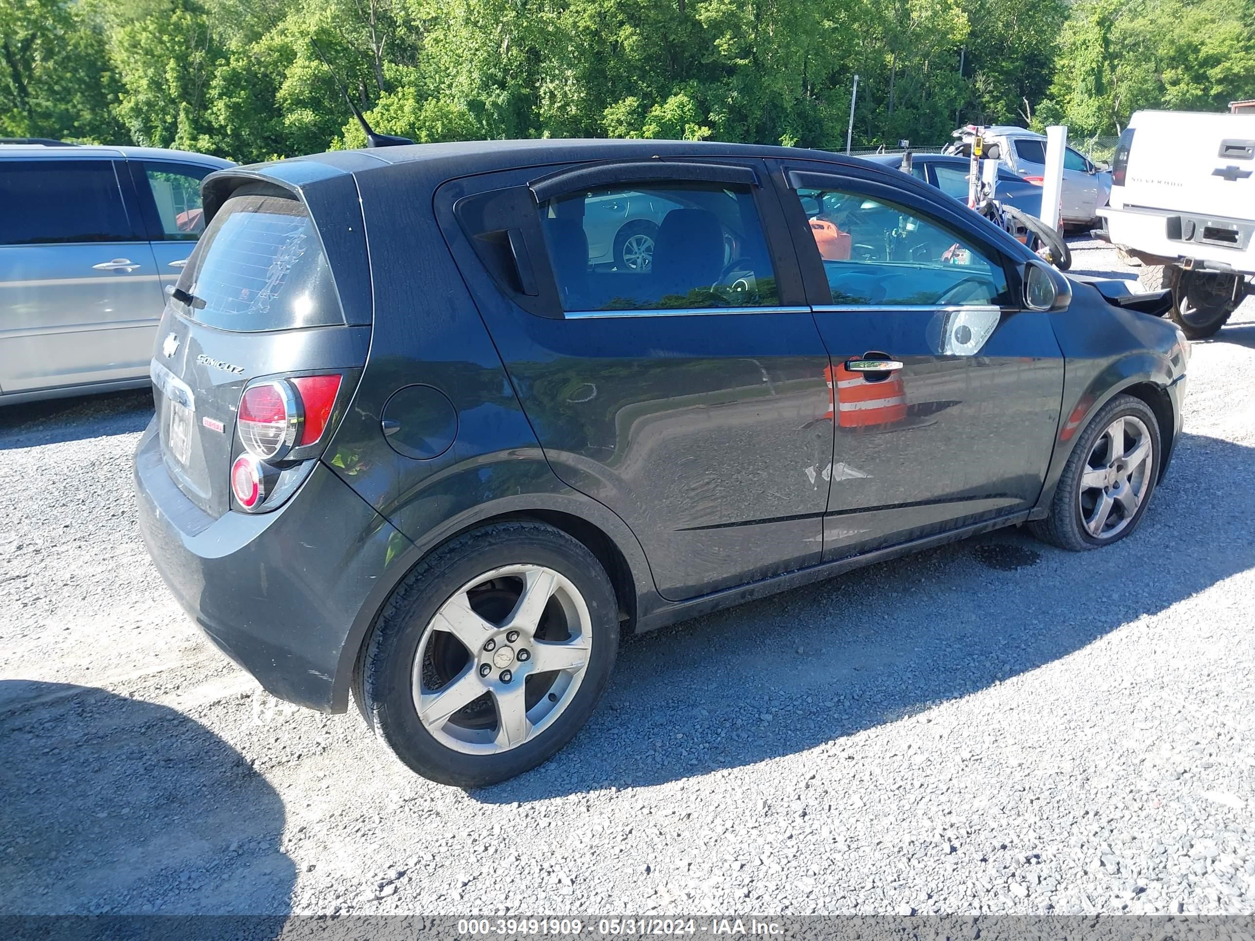 Photo 3 VIN: 1G1JE6SB8E4191019 - CHEVROLET SONIC 