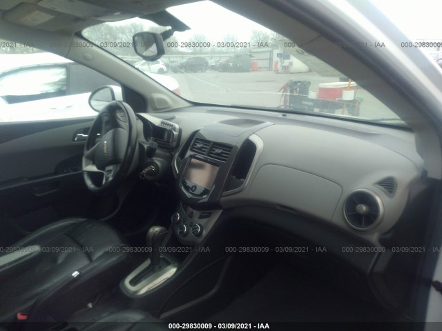 Photo 4 VIN: 1G1JE6SB8F4109534 - CHEVROLET SONIC 