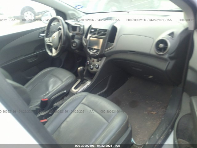 Photo 4 VIN: 1G1JE6SB9F4135558 - CHEVROLET SONIC 