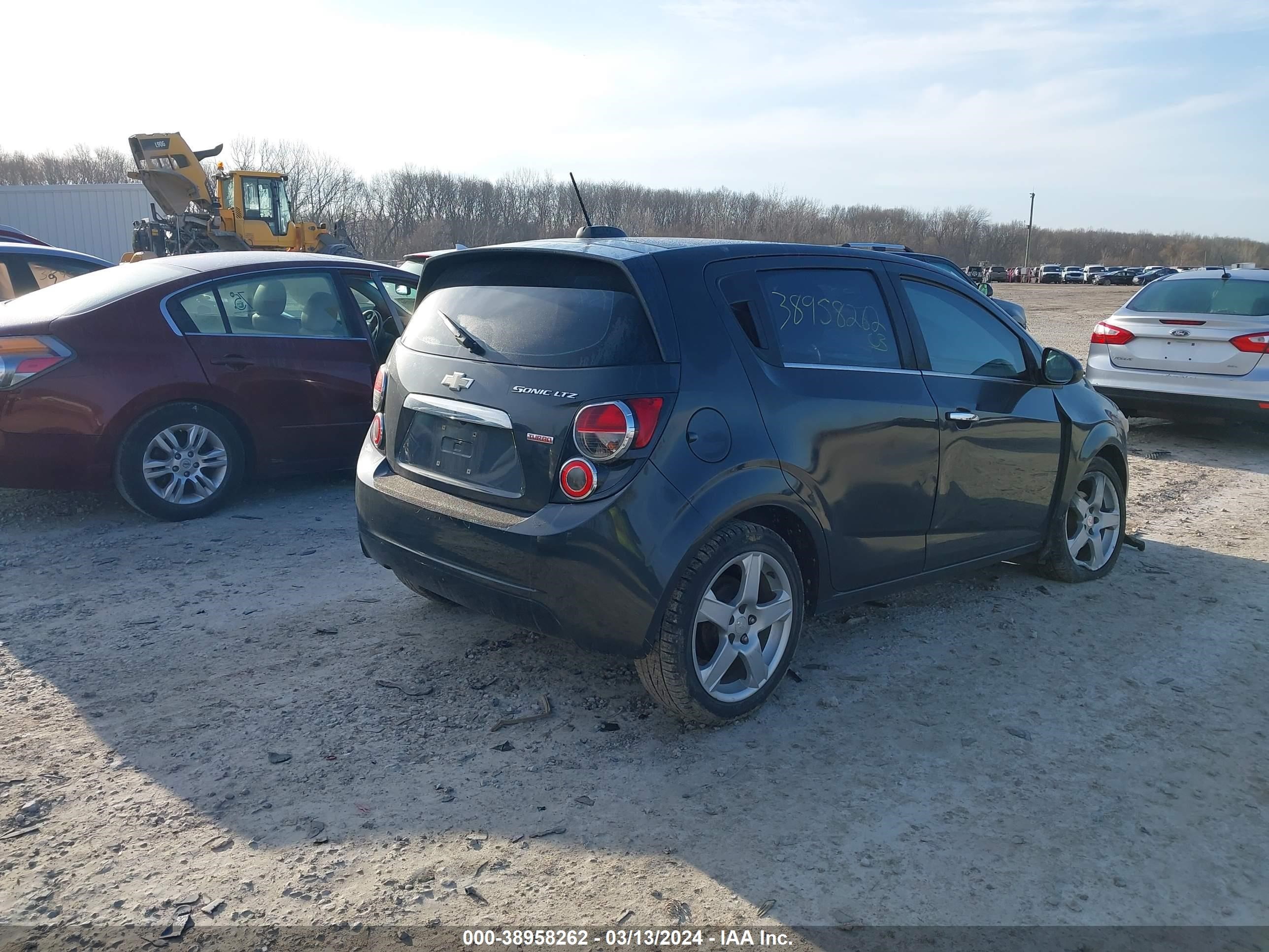 Photo 3 VIN: 1G1JE6SBXF4104920 - CHEVROLET SONIC 