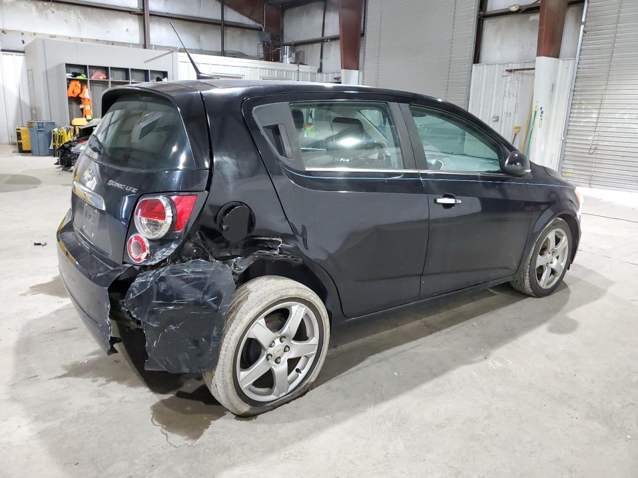 Photo 2 VIN: 1G1JE6SH5C4132835 - CHEVROLET SONIC 