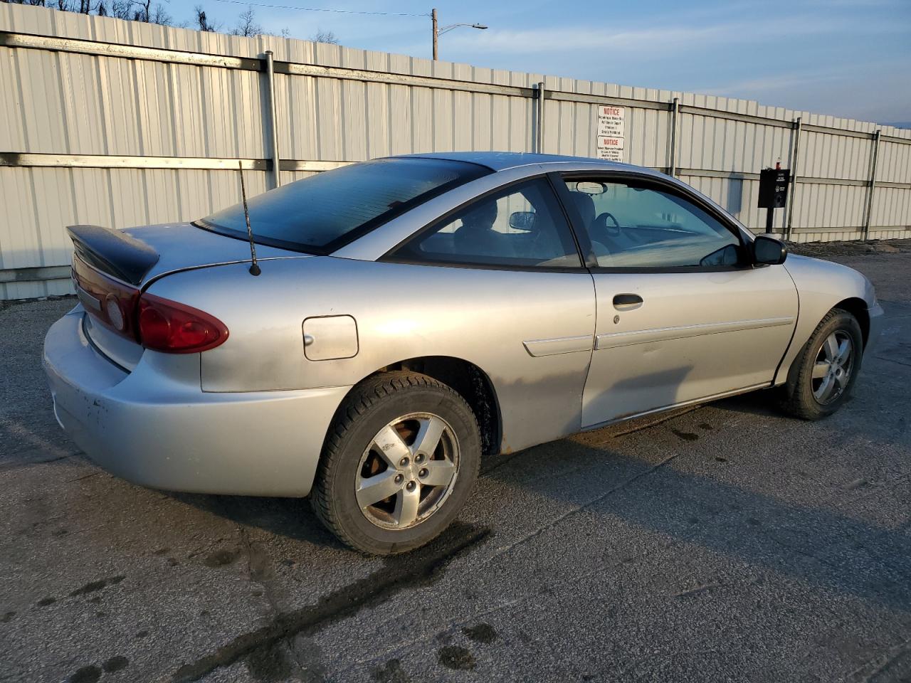 Photo 2 VIN: 1G1JF12F537353008 - CHEVROLET CAVALIER 