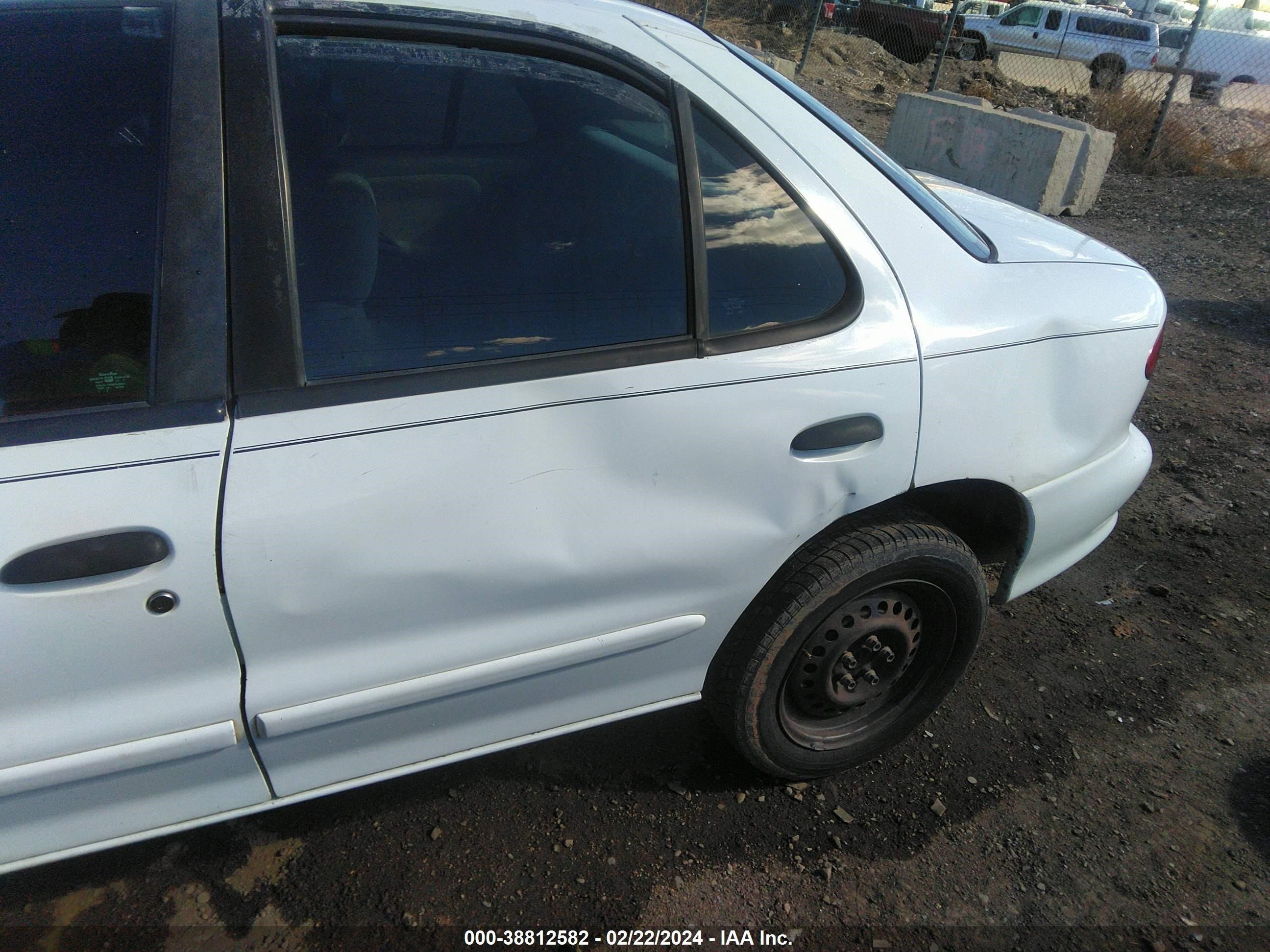 Photo 5 VIN: 1G1JF5244V7271926 - CHEVROLET CAVALIER 