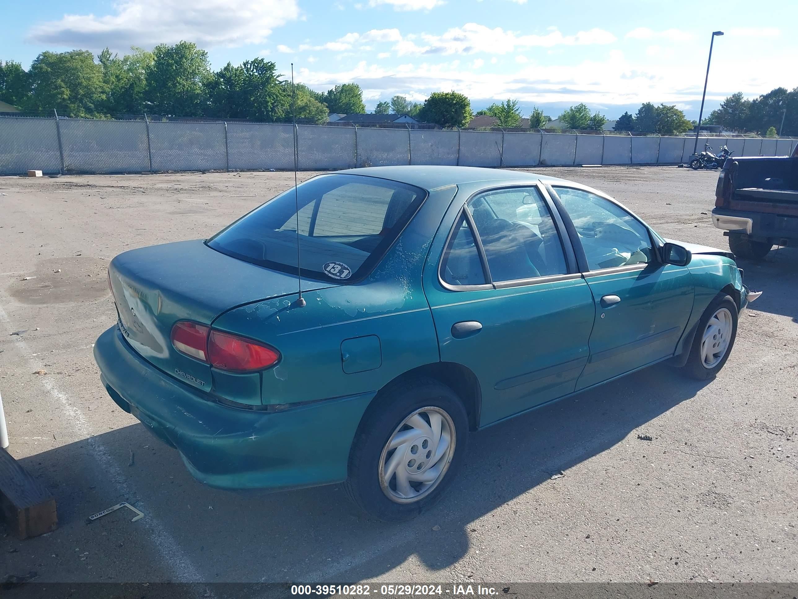 Photo 3 VIN: 1G1JF524XV7287256 - CHEVROLET CAVALIER 