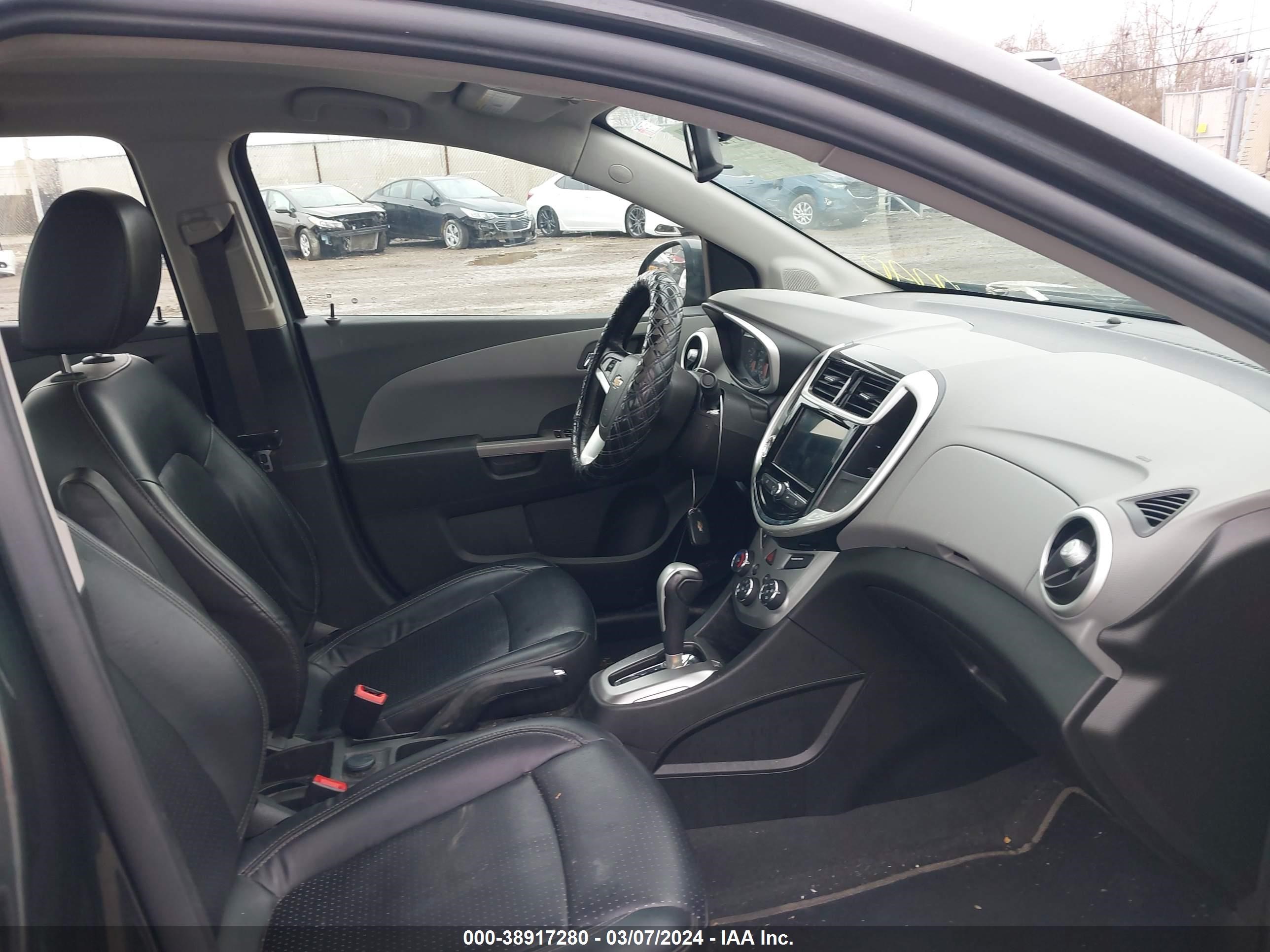 Photo 4 VIN: 1G1JF5SB4K4122962 - CHEVROLET SONIC 