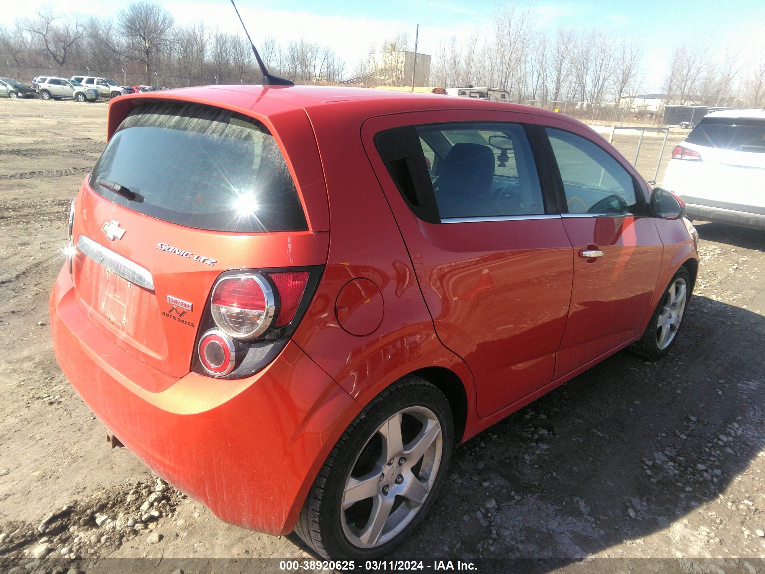 Photo 3 VIN: 1G1JF6SB7C4186906 - CHEVROLET SONIC 