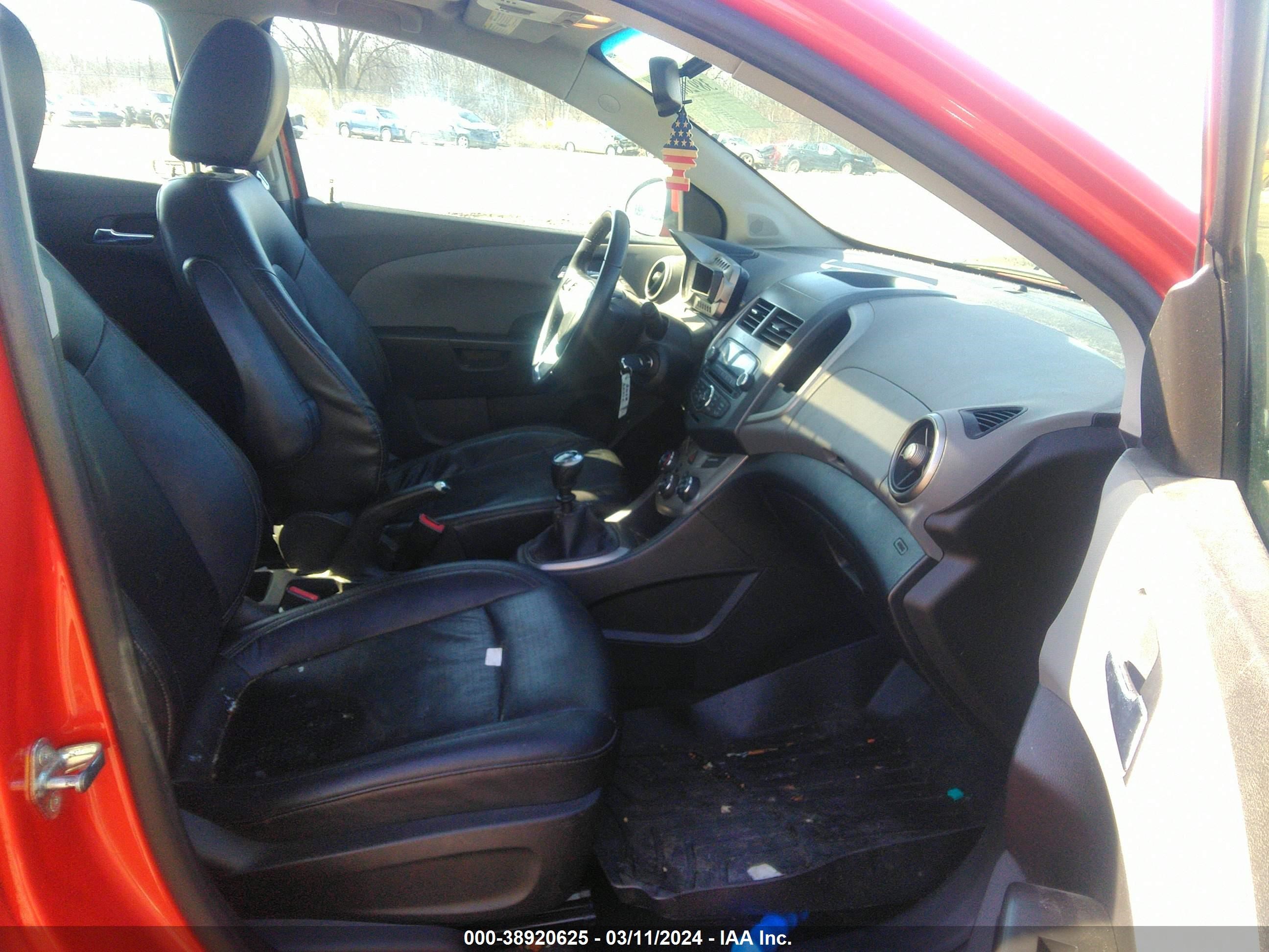 Photo 4 VIN: 1G1JF6SB7C4186906 - CHEVROLET SONIC 