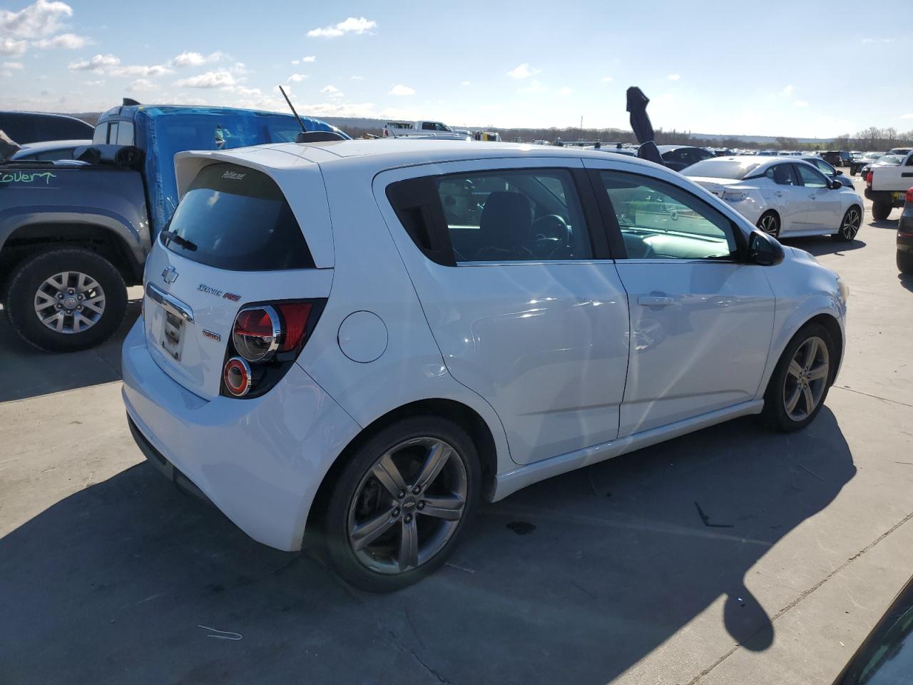 Photo 2 VIN: 1G1JG6SB1F4126041 - CHEVROLET SONIC 