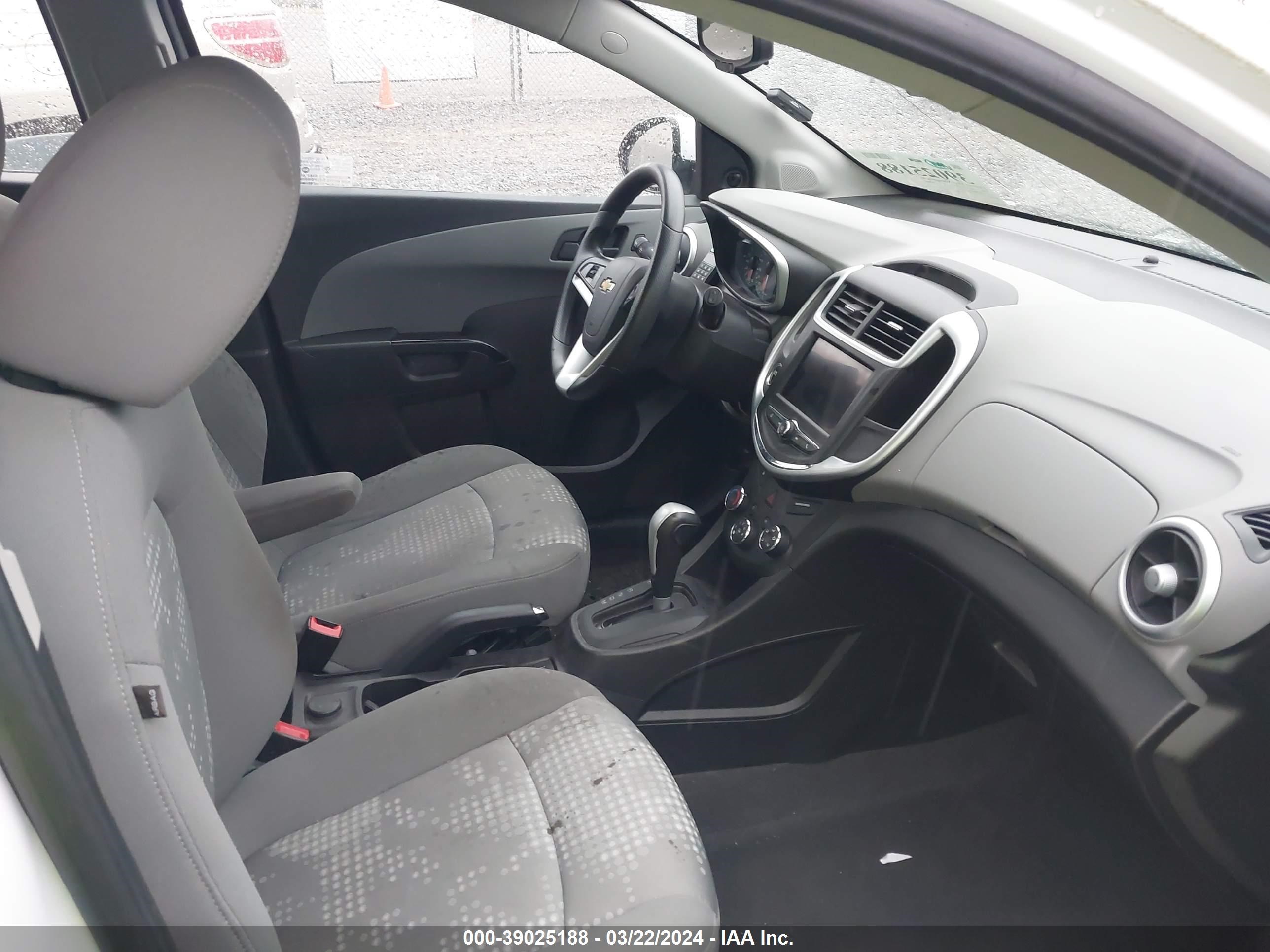 Photo 4 VIN: 1G1JG6SB4L4133500 - CHEVROLET SONIC 