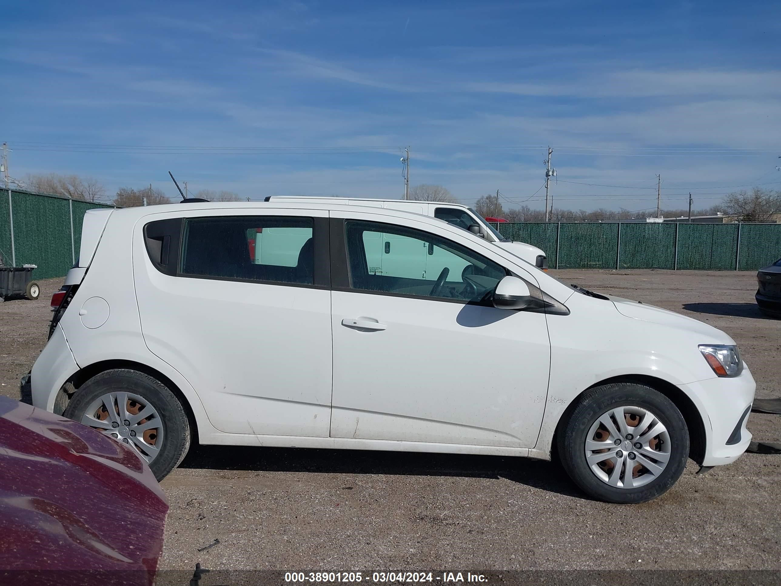 Photo 12 VIN: 1G1JG6SB8K4122255 - CHEVROLET SONIC 