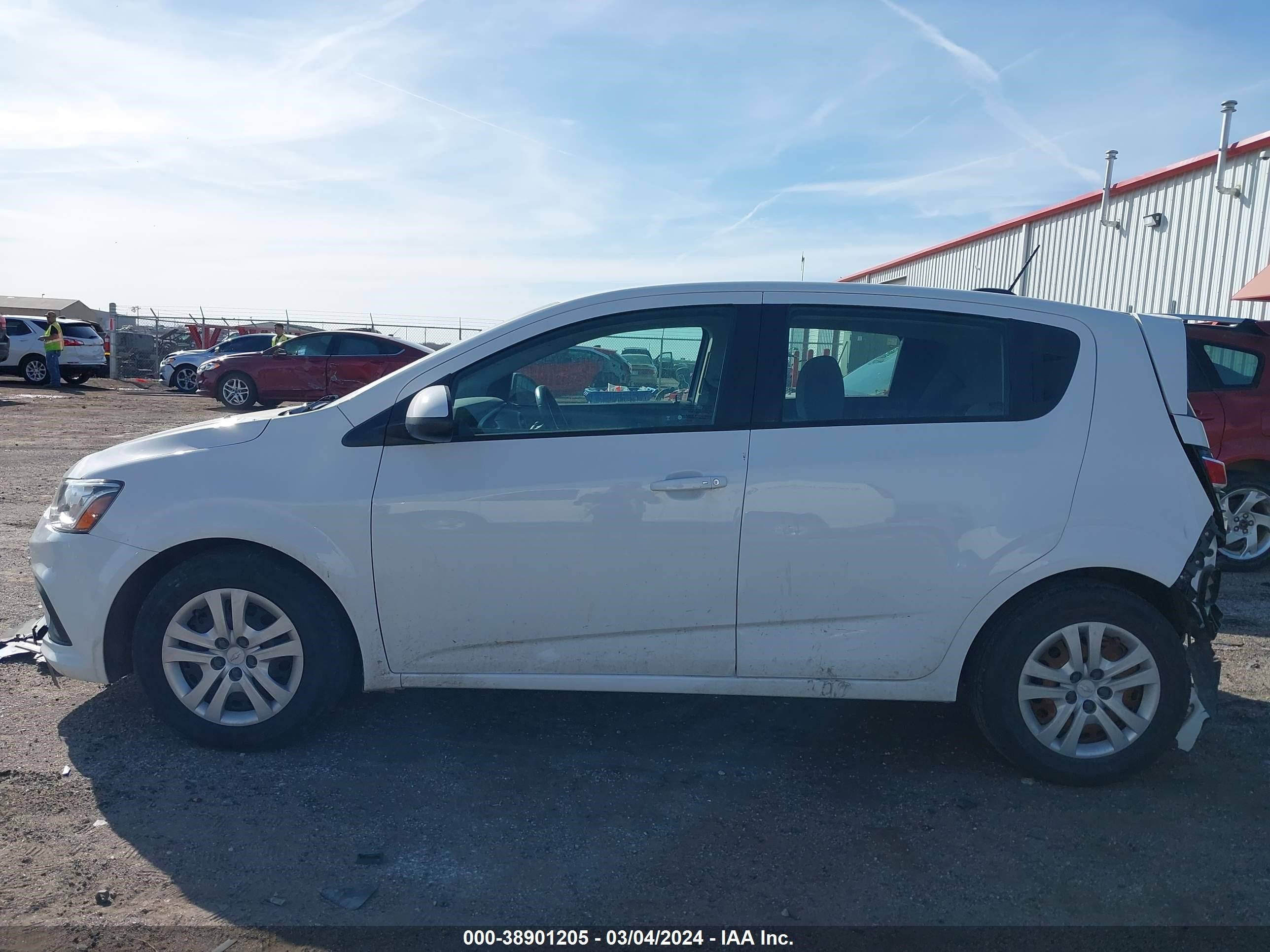 Photo 13 VIN: 1G1JG6SB8K4122255 - CHEVROLET SONIC 