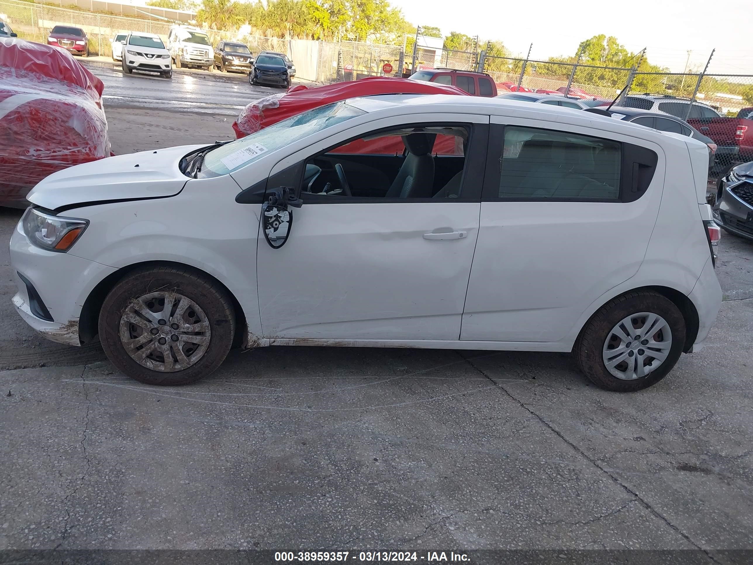 Photo 13 VIN: 1G1JG6SBXK4107028 - CHEVROLET SONIC 