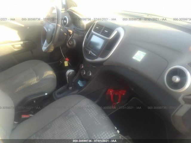 Photo 4 VIN: 1G1JG6SG5H4134934 - CHEVROLET SONIC 