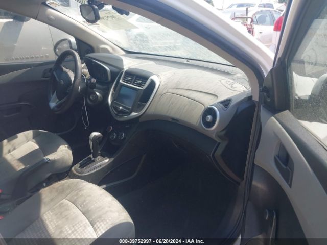 Photo 4 VIN: 1G1JG6SG5H4174382 - CHEVROLET SONIC 