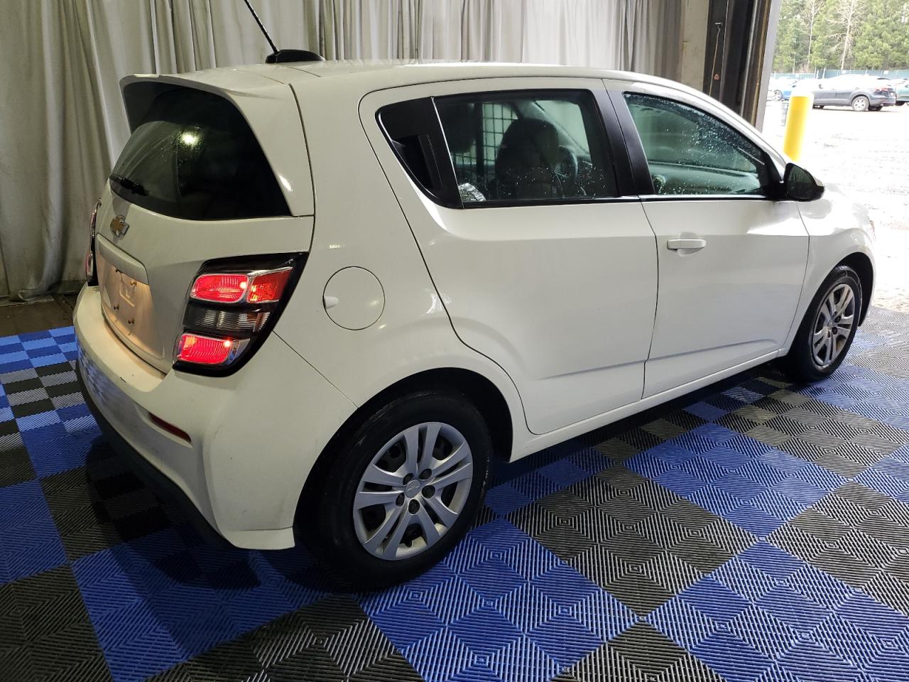 Photo 2 VIN: 1G1JG6SH0J4110426 - CHEVROLET SONIC 