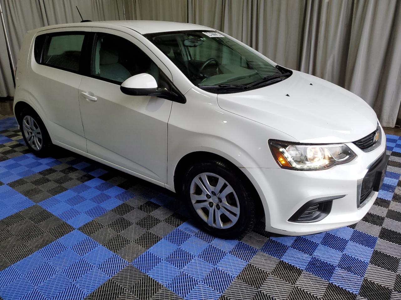 Photo 3 VIN: 1G1JG6SH0J4110426 - CHEVROLET SONIC 