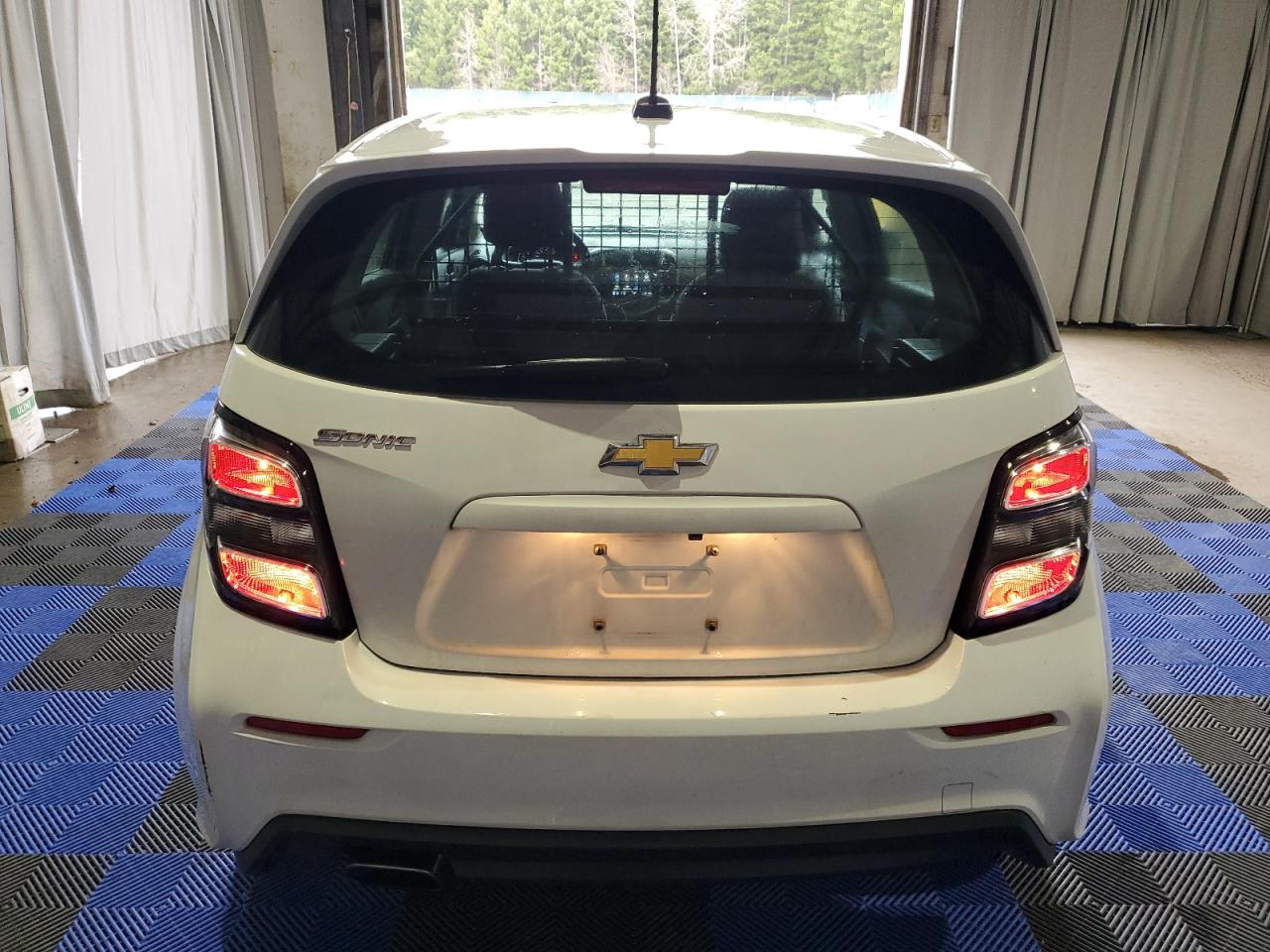 Photo 5 VIN: 1G1JG6SH0J4110426 - CHEVROLET SONIC 