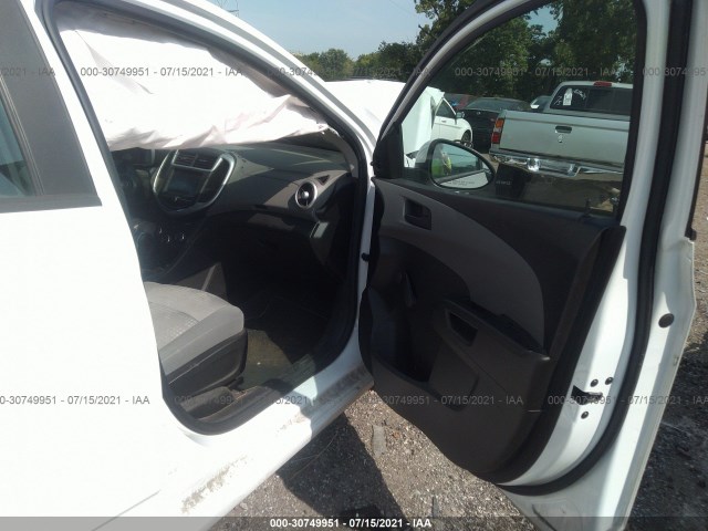 Photo 4 VIN: 1G1JG6SH2H4168788 - CHEVROLET SONIC 