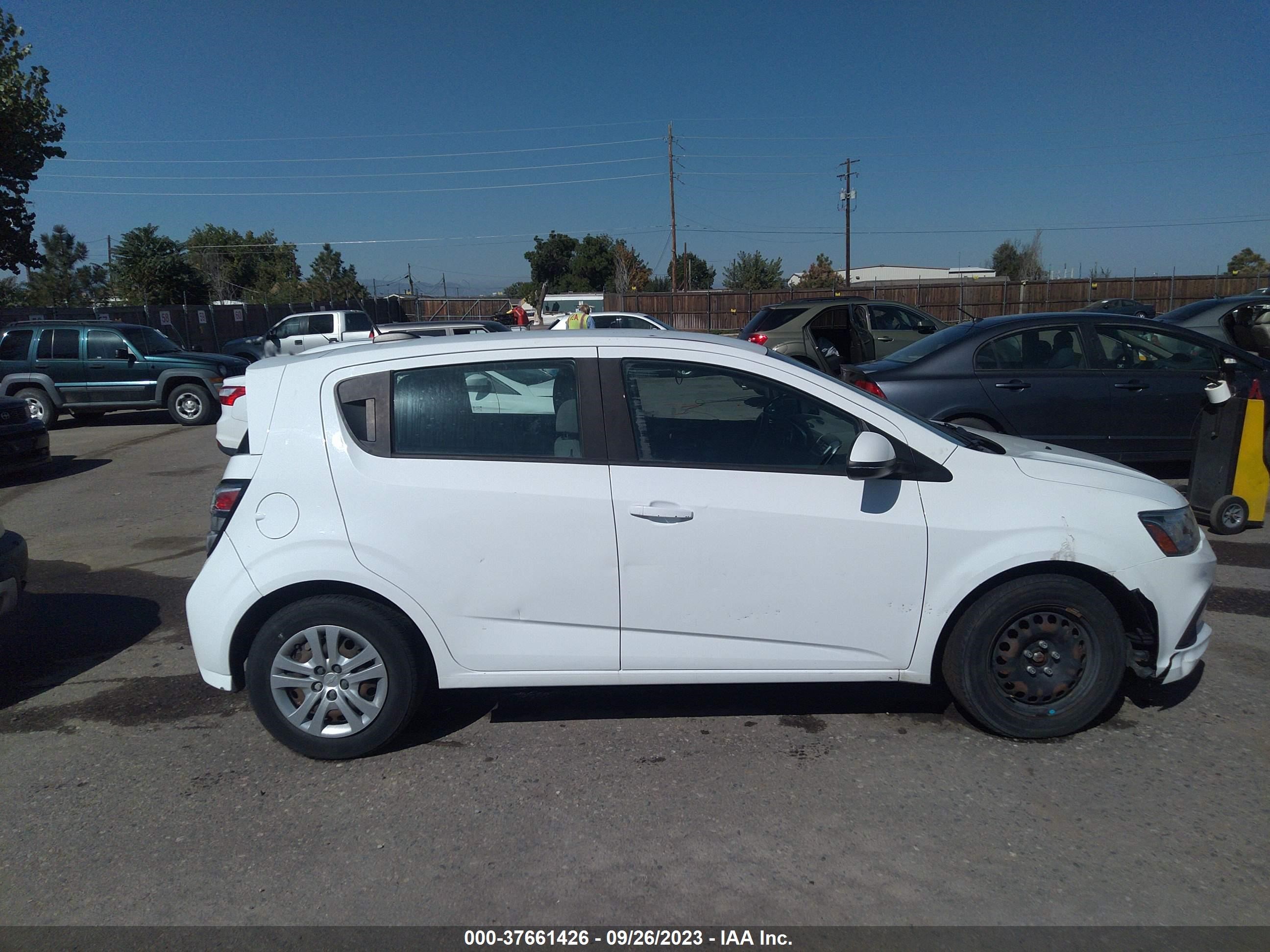 Photo 12 VIN: 1G1JG6SH4H4165911 - CHEVROLET SONIC 