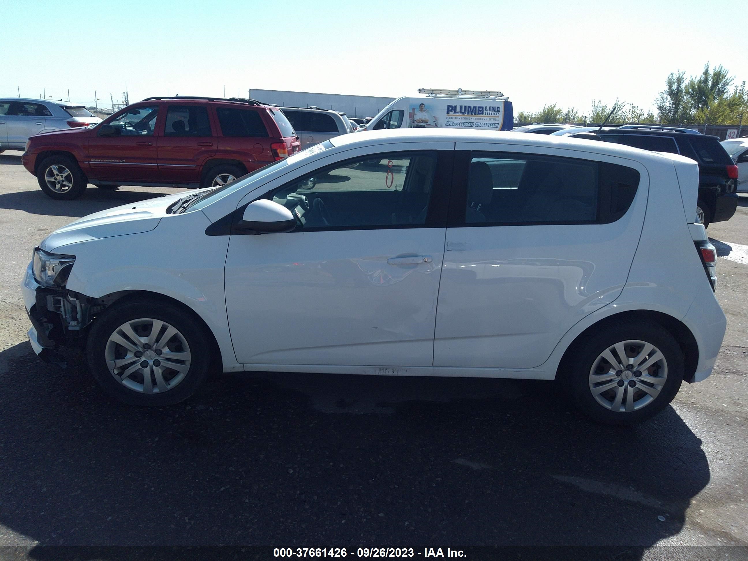 Photo 13 VIN: 1G1JG6SH4H4165911 - CHEVROLET SONIC 