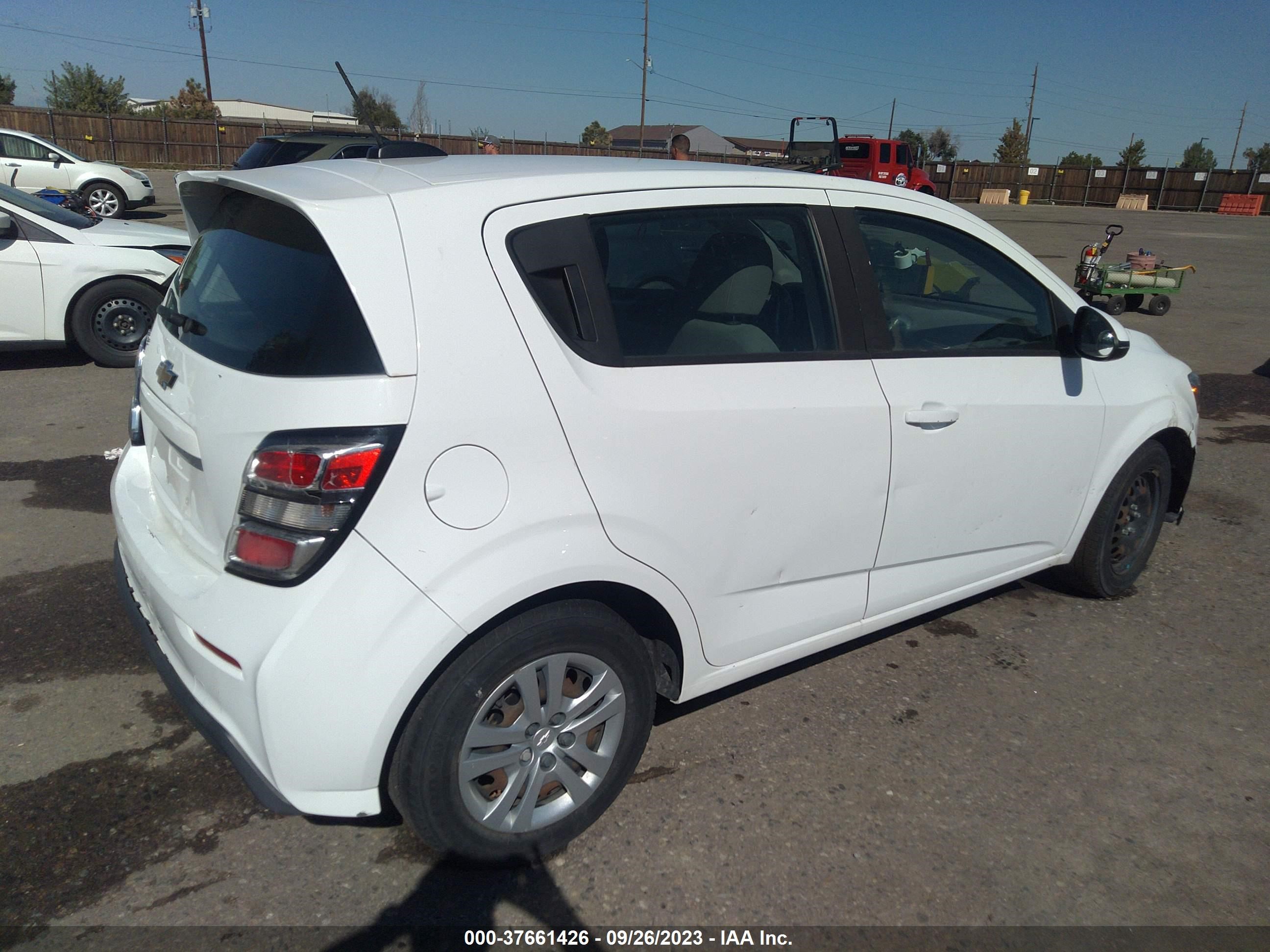 Photo 3 VIN: 1G1JG6SH4H4165911 - CHEVROLET SONIC 